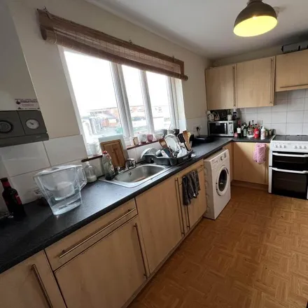 Image 2 - Green Gardens, Aberystwyth, SY23 1BB, United Kingdom - House for rent