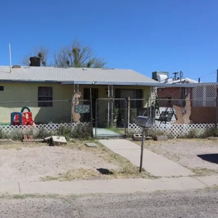 Buy this 3 bed house on 876 West Calle Adelanto in Tucson, AZ 85705