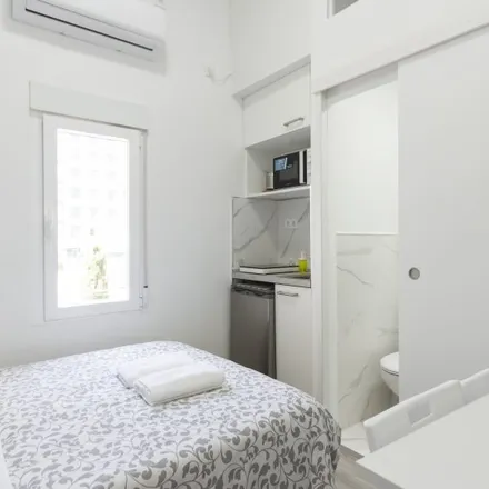 Rent this studio apartment on Madrid in Calle de O'Donnell, 47