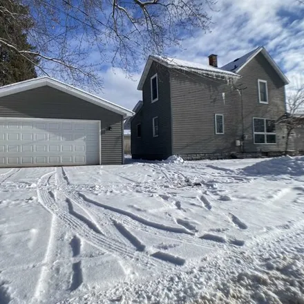 Buy this 3 bed house on 807 East Maurer Street in Shawano, WI 54166