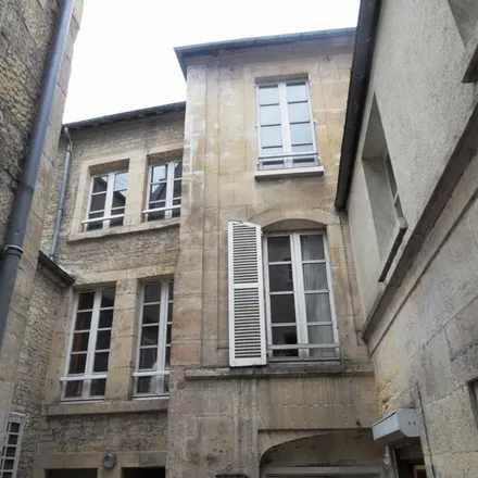 Image 5 - 8 Rue Montoir Poissonnerie, 14000 Caen, France - Apartment for rent
