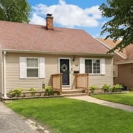 Buy this 4 bed house on 7851 21st Avenue in Kenosha, WI 53143