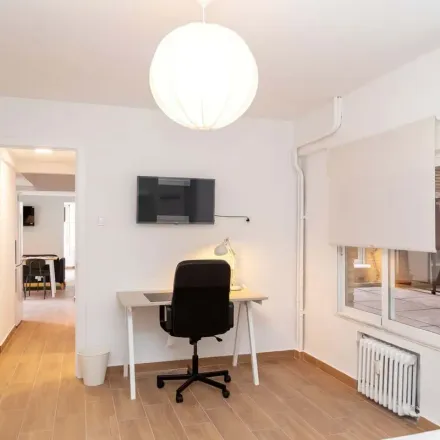 Rent this 1 bed apartment on Charli Doner Kebab in Calle de Santander, 50005 Zaragoza