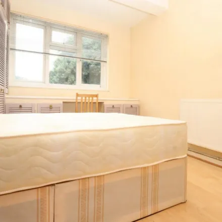 Rent this 4 bed apartment on Vinson House in Cherbury Street, London