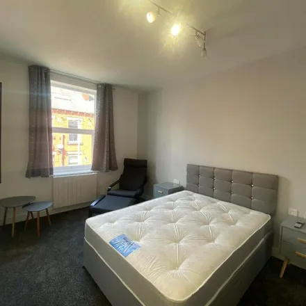Image 7 - Burchett Place, Leeds, LS6 2LN, United Kingdom - Apartment for rent