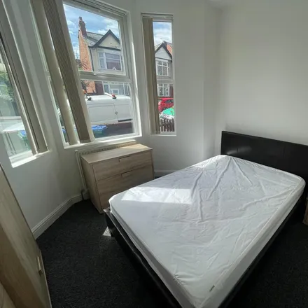 Rent this 1 bed room on 196 Earlsdon Avenue North in Coventry, CV5 6GP