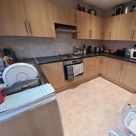 Rent this 5 bed duplex on Back Mayville Terrace in Leeds, LS6 1NB