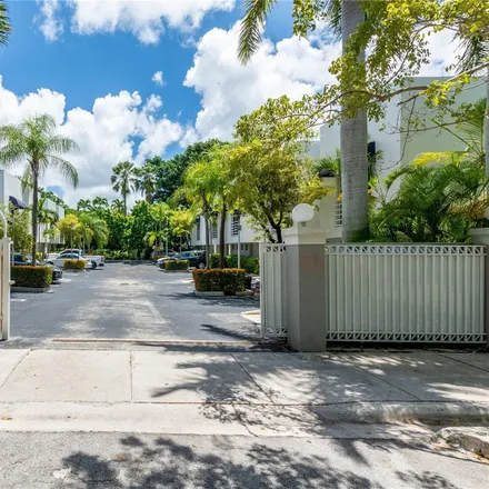Image 3 - 2945 Bridgeport Avenue, South Bay Estates, Miami, FL 33133, USA - Townhouse for rent