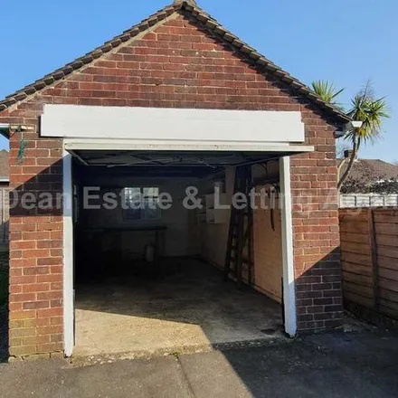 Image 2 - Wimborne Road, Kinson, BH11 9AX, United Kingdom - Duplex for rent