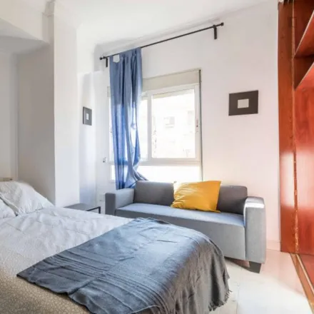 Rent this 5 bed room on Bogar in Carrer del Doctor Vicent Zaragozà, 46020 Valencia