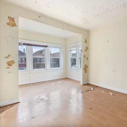 Image 4 - 8336 South Kerfoot Avenue, Chicago, IL 60620, USA - House for sale