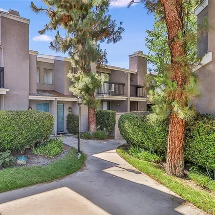 Rent this 3 bed townhouse on Platt Library in Victory Boulevard, Los Angeles