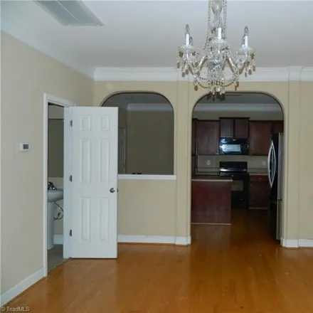 Image 7 - 3301 Obsidian Court, High Point, NC 27265, USA - House for sale