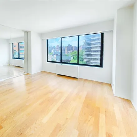 Image 2 - 200 EAST 61ST STREET in New York - Apartment for sale
