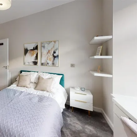 Rent this 5 bed townhouse on 44 Nella Road in London, W6 9PA