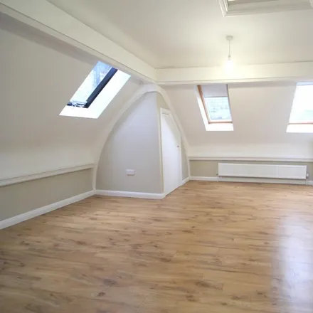 Image 5 - 2 Byre Road, London, N14 4PQ, United Kingdom - Townhouse for rent