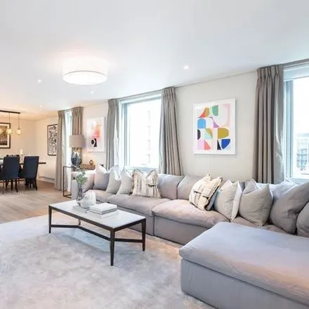 Rent this 4 bed apartment on 4 Merchant Square in London, W2 1AS