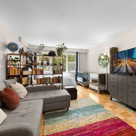 Buy this studio apartment on 40 CLINTON STREET 2P in Brooklyn Heights