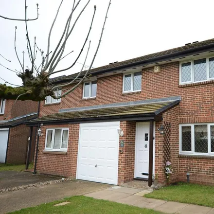Rent this 3 bed duplex on 16 Markby Way in Reading, RG6 3BG