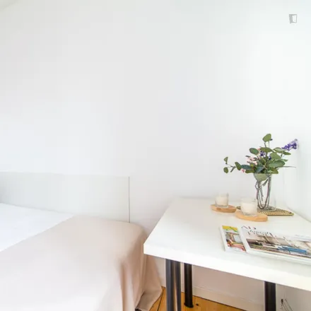 Rent this 6 bed room on Madrid in Calle del Duque de Rivas, 2