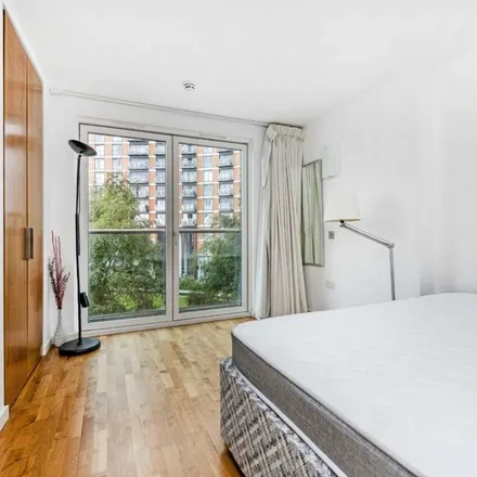 Rent this 2 bed apartment on Fairmont Avenue in London, E14 9PF
