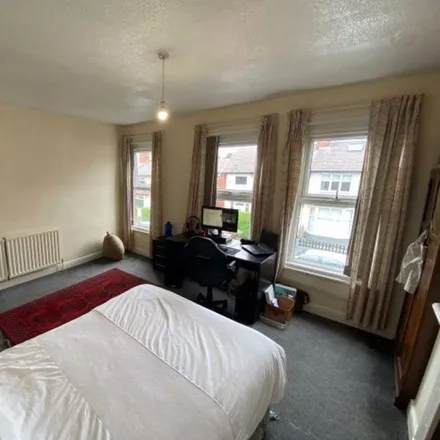 Image 5 - Walmsley Road, Leeds, LS6 1NG, United Kingdom - House for rent