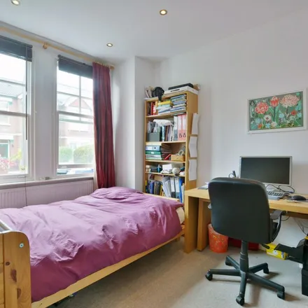 Rent this 2 bed apartment on Chiswick Park in Bollo Lane, London