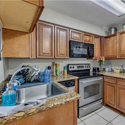 Image 3 - 4617 Yale Street, Willowdale, Metairie, LA 70006, USA - Condo for sale