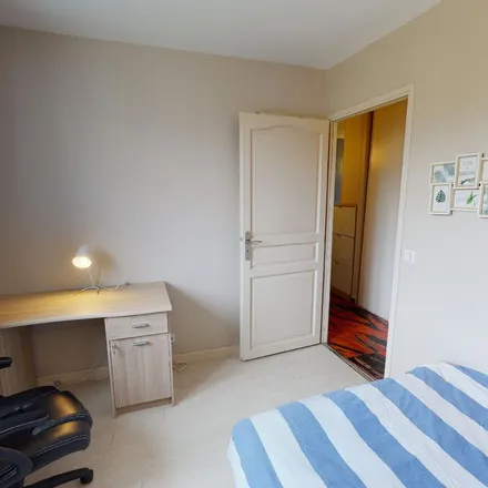 Image 5 - Portail rouge, 16 Rue Alphonse Allais, 38400 Saint-Martin-d'Hères, France - Apartment for rent