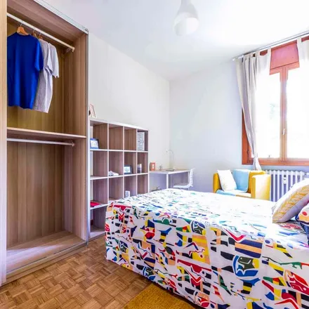 Rent this 3 bed room on Via Felice Mendelssohn in 35132 Padua PD, Italy