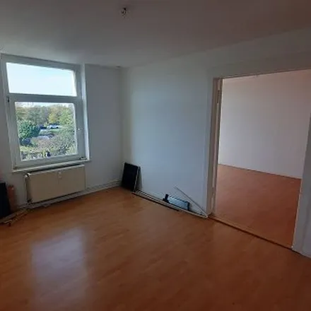 Rent this 3 bed apartment on Schwarzkopfweg in 39114 Magdeburg, Germany