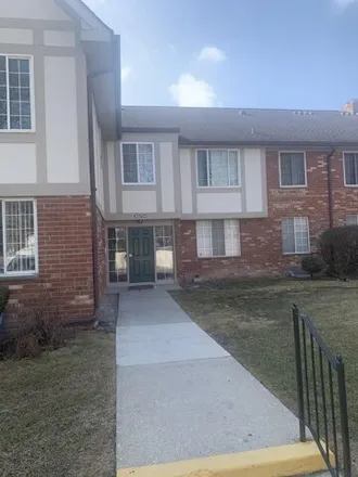 Rent this 3 bed condo on 17900 Violet Drive in Southfield, MI 48076