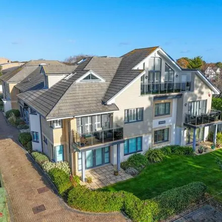 Image 1 - Wharncliffe Road, Highcliffe-on-Sea, BH23 5DE, United Kingdom - Apartment for sale