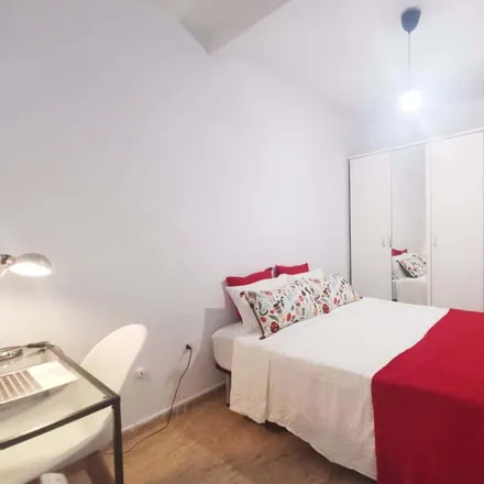 Rent this 4 bed room on Carrer de Cabanes in 16, 08004 Barcelona