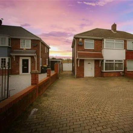 Buy this 3 bed duplex on Kelso Drive in Sprotbrough, DN4 9NX