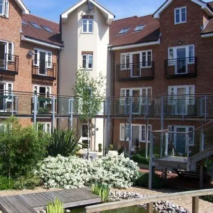 Rent this 2 bed apartment on Lumley Road in Horley, RH6 7JL