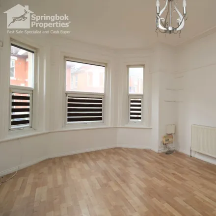 Image 4 - Aylesbury Road - Apartment for sale