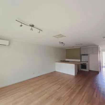 Image 3 - Batts Place, Emerald QLD 4720, Australia - Apartment for rent