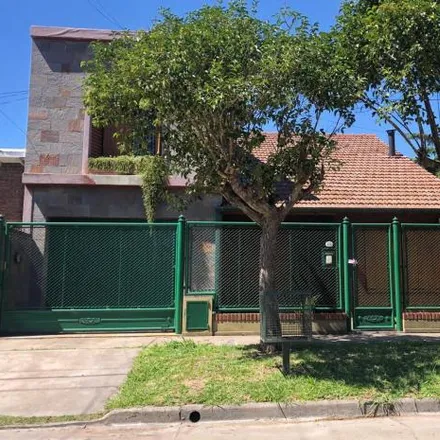 Buy this studio house on Francisco Vidal 572 in B1852 FZB Burzaco, Argentina