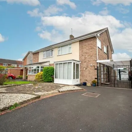 Buy this 3 bed duplex on Springfield Road in Oakengates, TF2 6QT