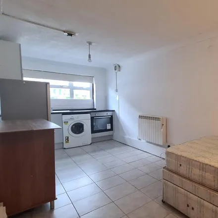 Rent this studio apartment on Bath Road in London, TW3 3ED