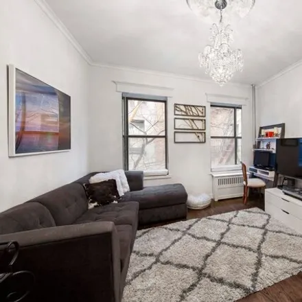 Image 2 - 323 East 8th Street, New York, NY 10009, USA - Apartment for sale