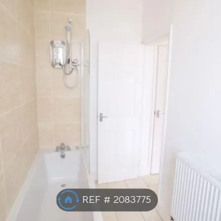 Rent this 3 bed townhouse on Sandbeck Street in Liverpool, L8 4QX