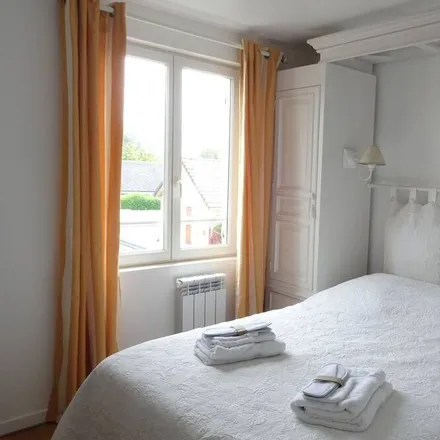 Rent this 3 bed apartment on Centre d'incendie et de secours de Cayeux-sur-Mer in Rue Ancel de Caïeu, 80410 Cayeux-sur-Mer