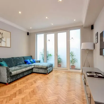Image 5 - Waterford Road, London, SW6 2HA, United Kingdom - House for rent
