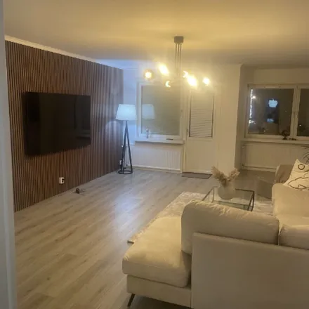 Rent this 4 bed apartment on Vintervädersgatan 11 in 418 38 Gothenburg, Sweden