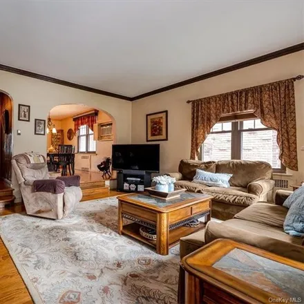 Image 3 - 1834 Tenbroeck Avenue, New York, NY 10461, USA - House for sale