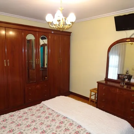 Rent this 3 bed apartment on Avenida de El Llano in 3, 33205 Gijón