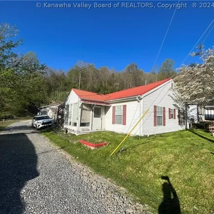 Image 2 - 48 Mitchell Street, Chapmanville, Logan County, WV 25508, USA - House for sale