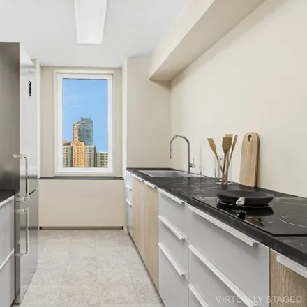 Image 4 - The Brevard, 245 East 54th Street, New York, NY 10022, USA - Apartment for sale